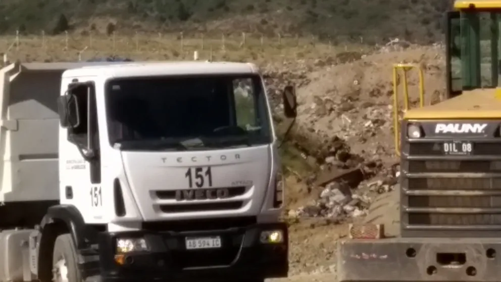 Denuncian el funcionamiento clandestino de una cantera en el Vertedero municipal