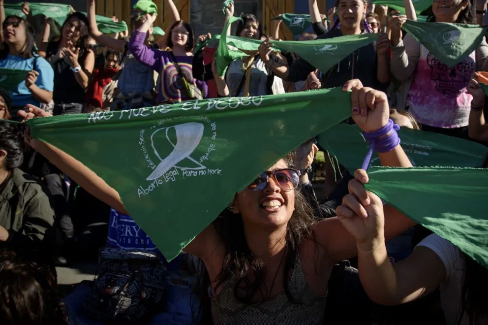 En Bariloche también hubo un pañuelazo por el derecho al aborto