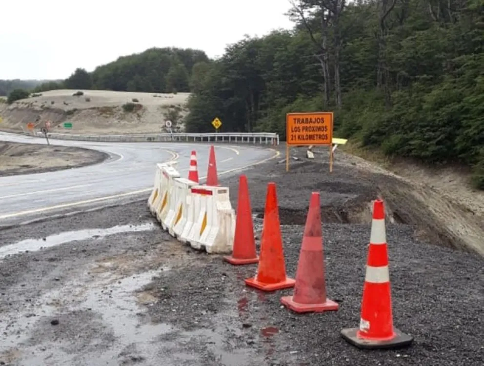 Un socavón en la ruta a Chile provocó inconvenientes en el paso Samoré