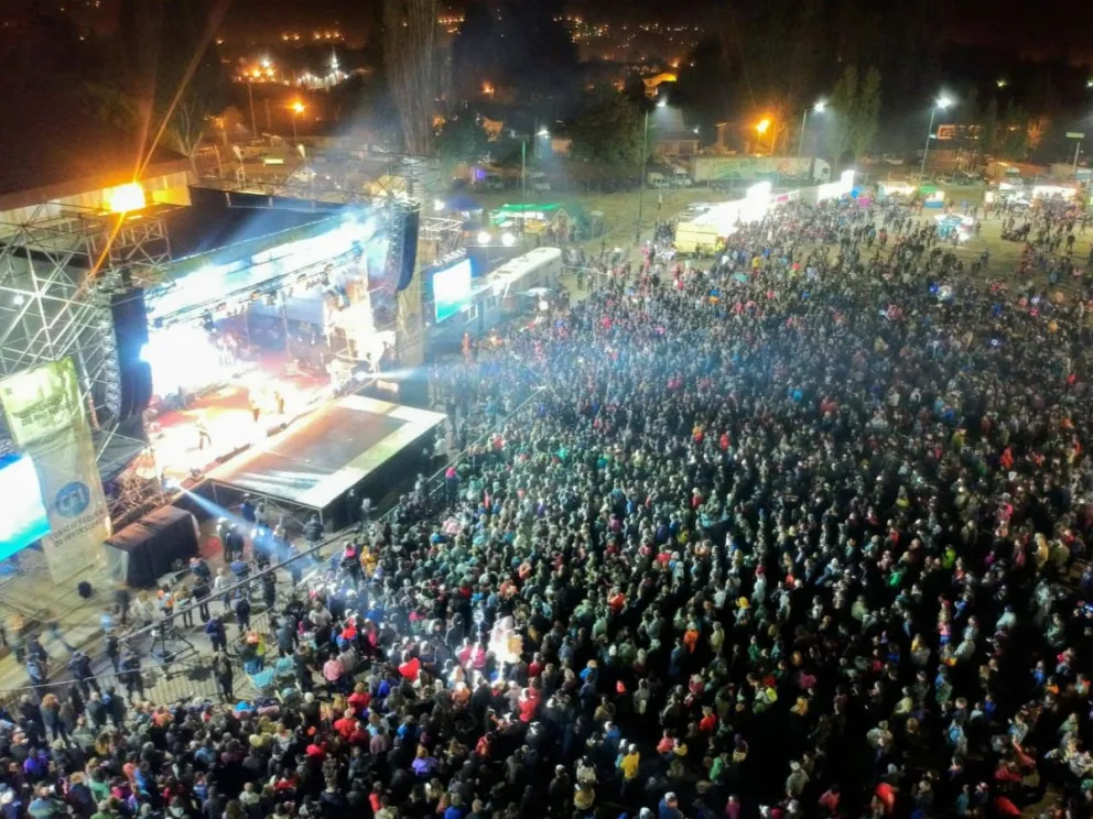 Unas 35 mil personas disfrutaron del inicio de la Fiesta del Lúpulo
