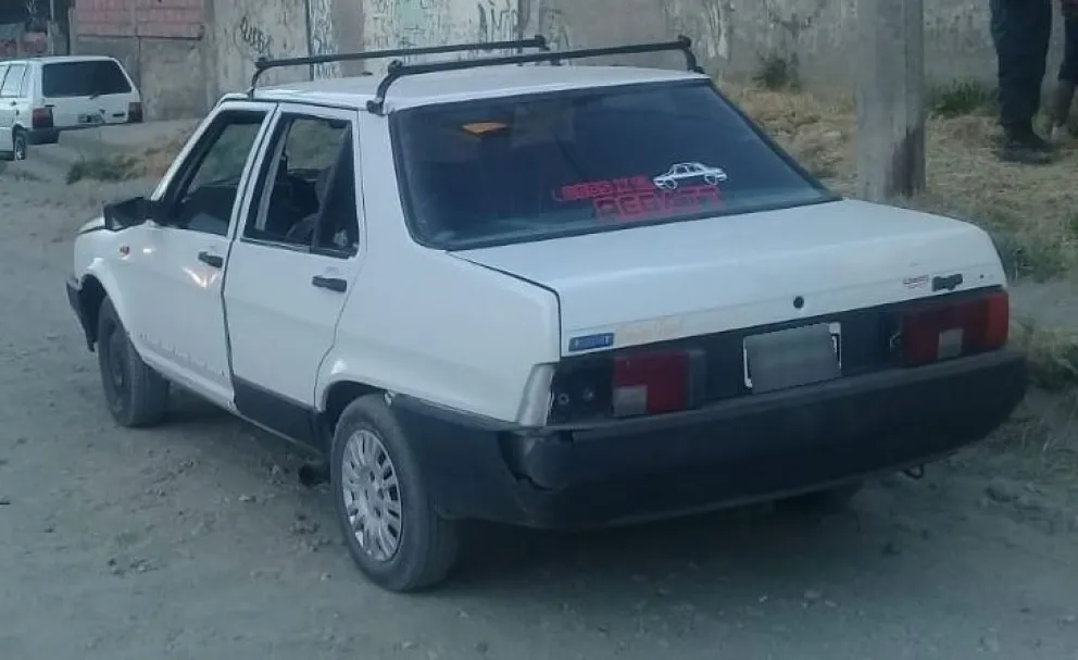 Detuvieron a tres personas que tenían un arma en su poder