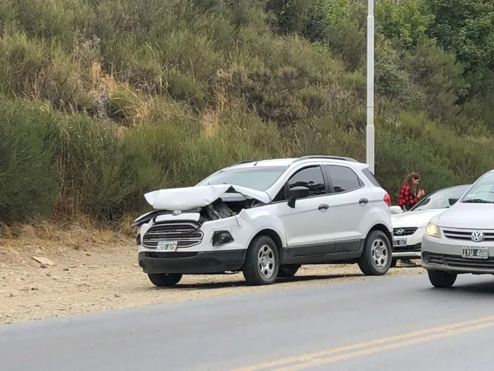 Dos camionetas chocaron en el ingreso a la ciudad