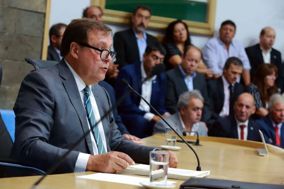 Inversión, identidad y transparencia fueron los principales temas del discurso de Weretilneck