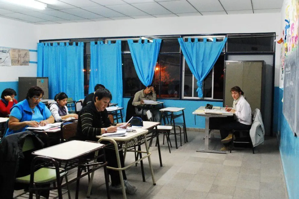 Conocé cómo anotarte al plan FinEs para finalizar los estudios secundarios
