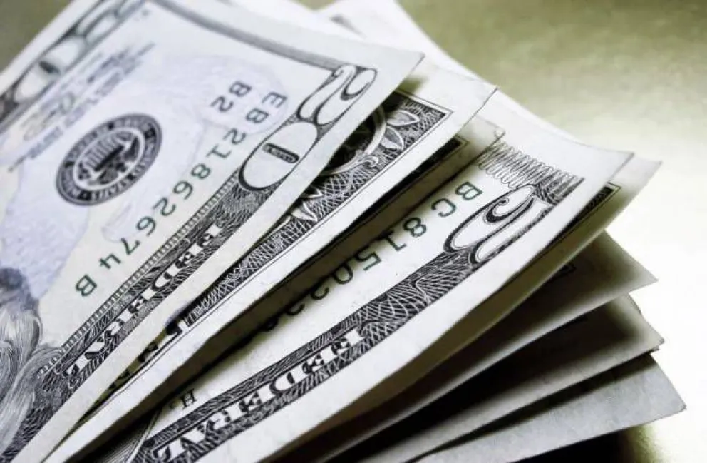 Máximo histórico: El dólar subió casi 4% y cerró por encima de los $43