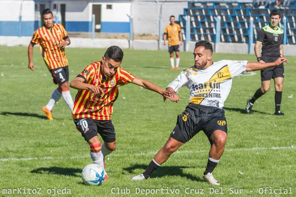 Cruz del Sur necesita ganar para seguir con chances.