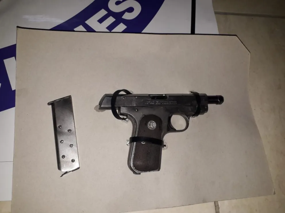Secuestran un arma y marihuana en un allanamiento