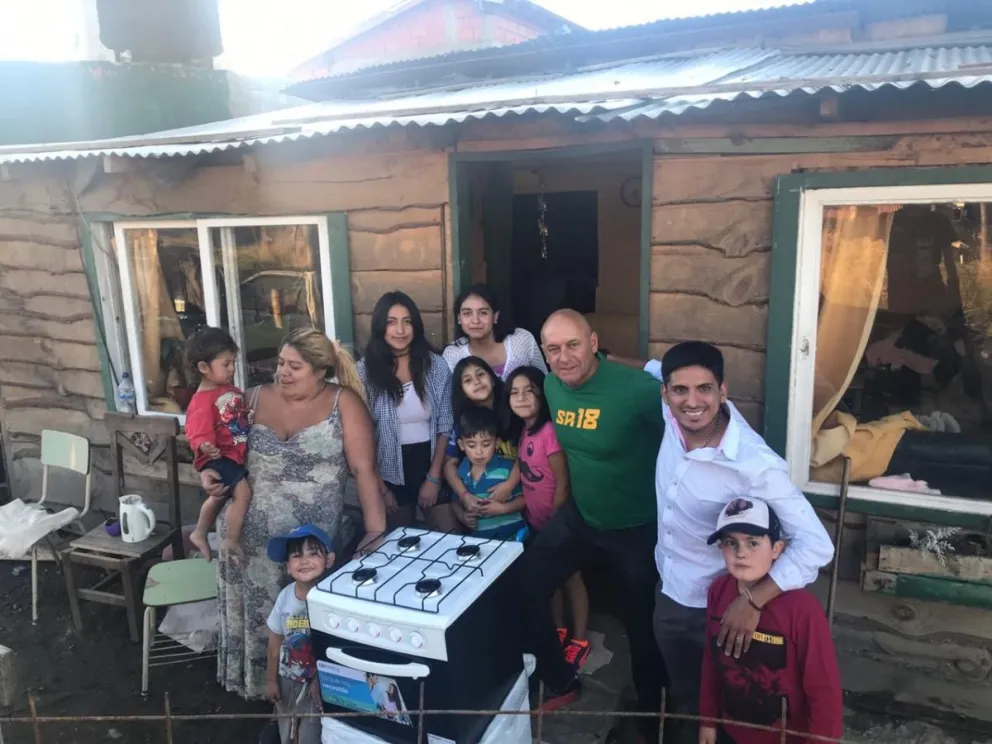 El ultramaratonista solidario entregó donaciones en Bariloche