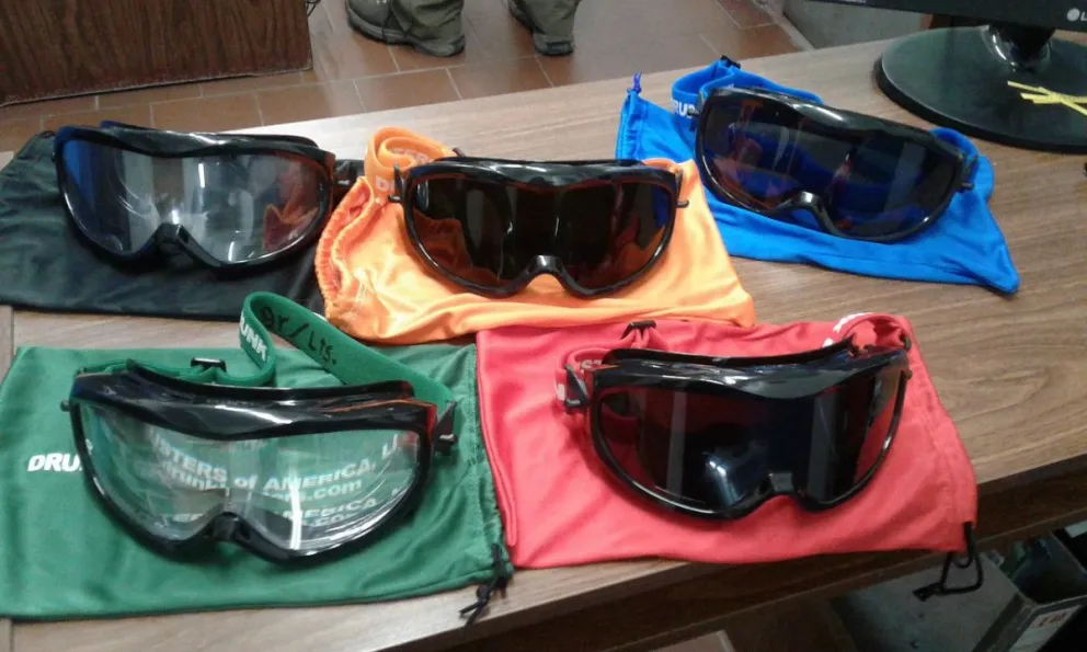 Incorporan gafas simuladoras de ebriedad para capacitar conductores