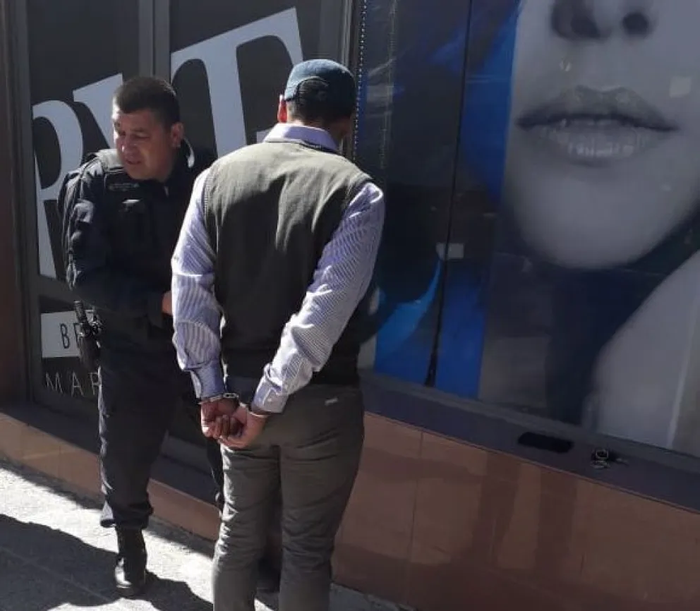 Robó en un auto de alquiler y lo detuvieron