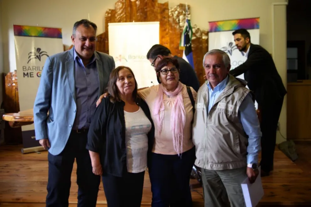 Familias de los barrios 6 Manzanas y Las Mutisias escrituraron sus terrenos