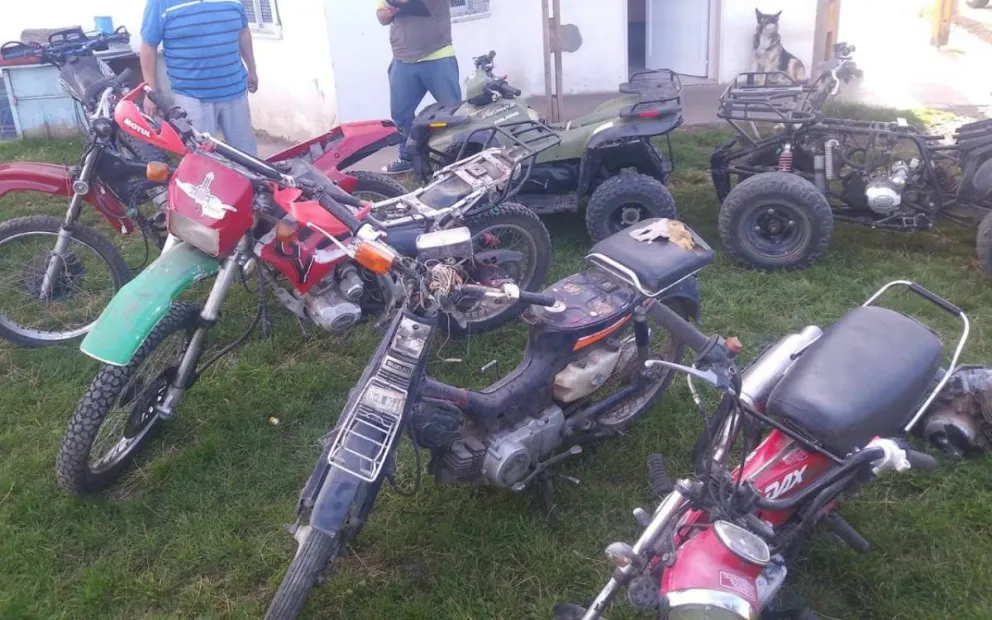 Secuestran motos y autopartes de un desarmadero
