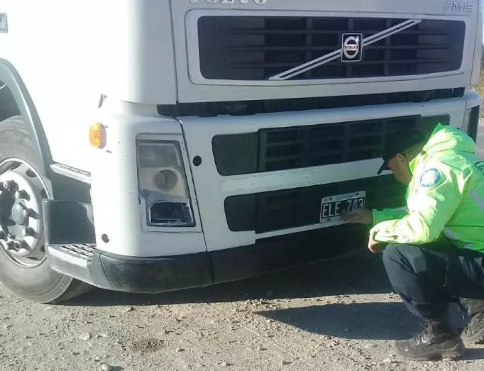 Detuvieron un camión con pedido de secuestro en ruta 40