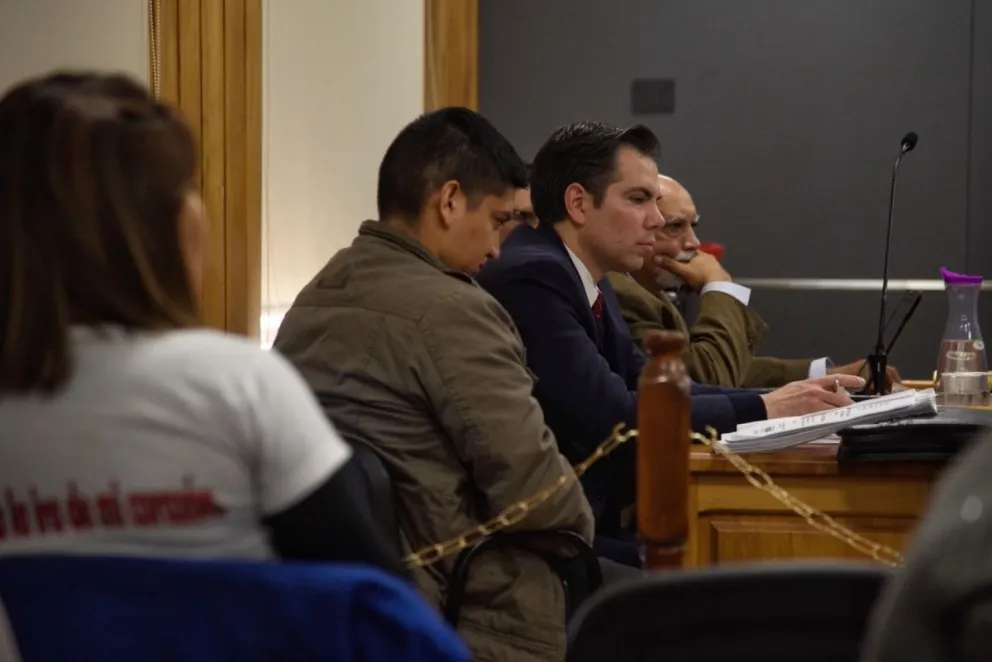 Piden dos años de prisión para los policías que compraron un chip a nombre de Muñoz