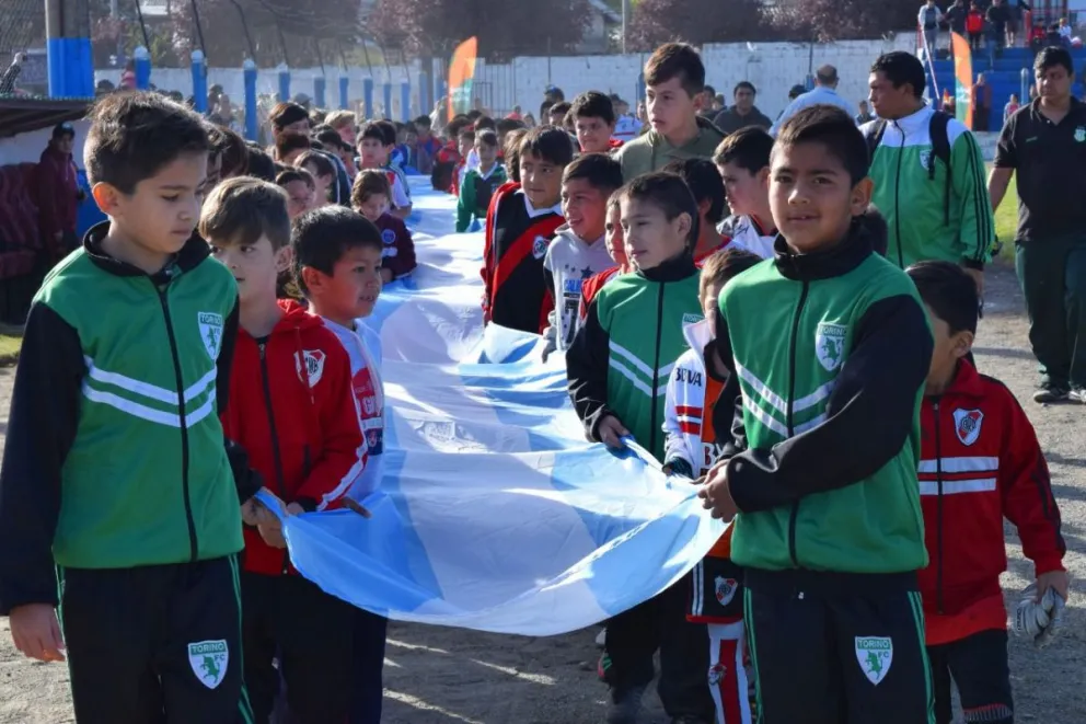 Más de 800 niños participaron del torneo de fútbol Veteranos de Malvinas