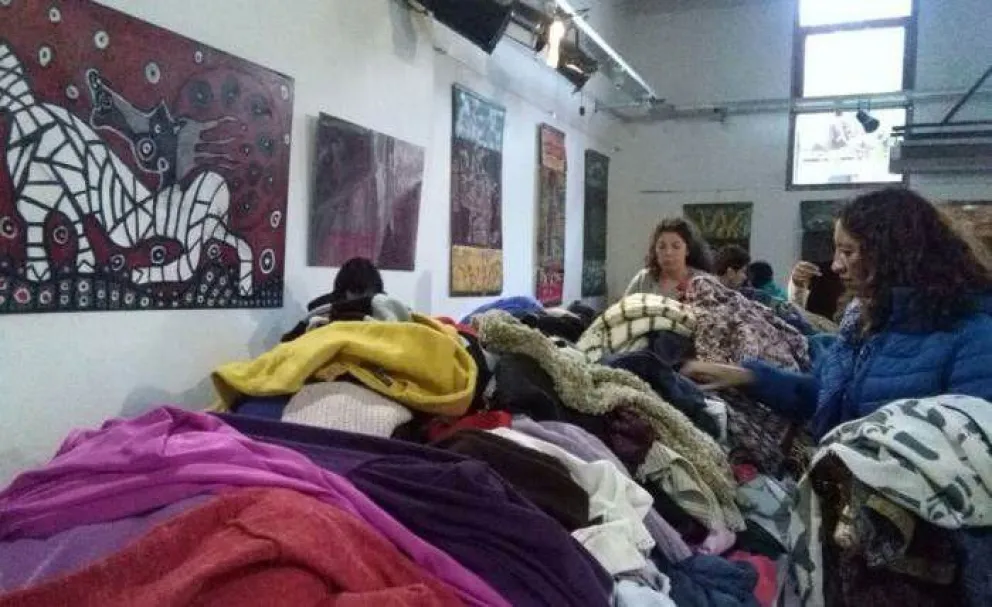 Feria de ropa y venta de prepizzas en Cre Arte