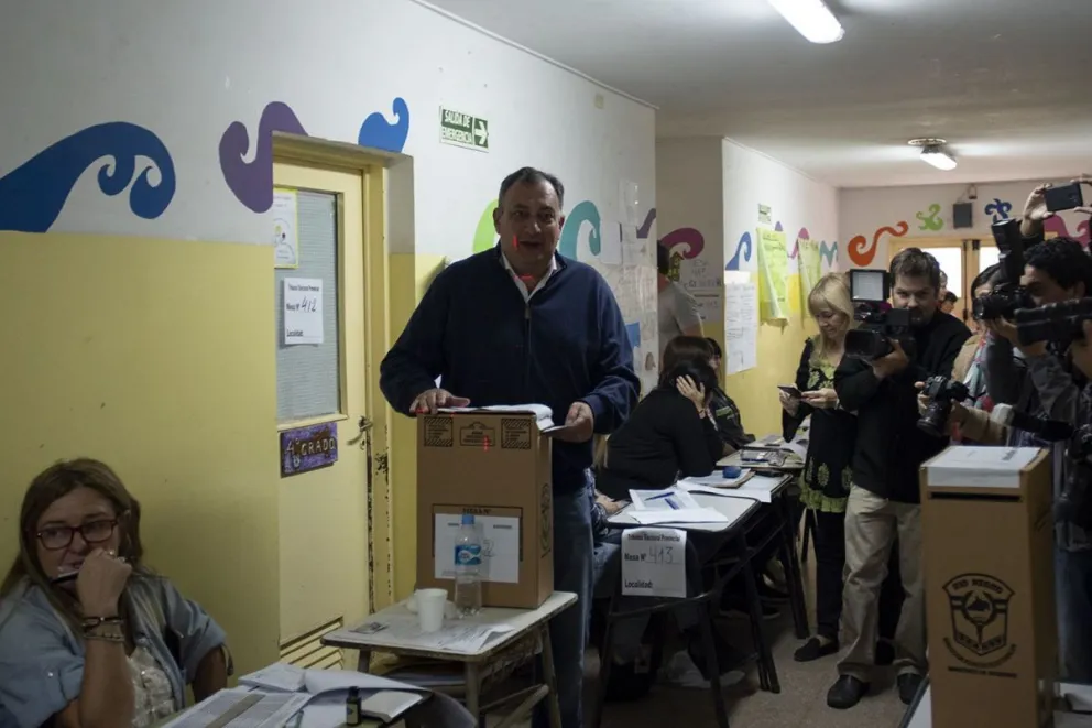 Gennuso votó en la escuela 321