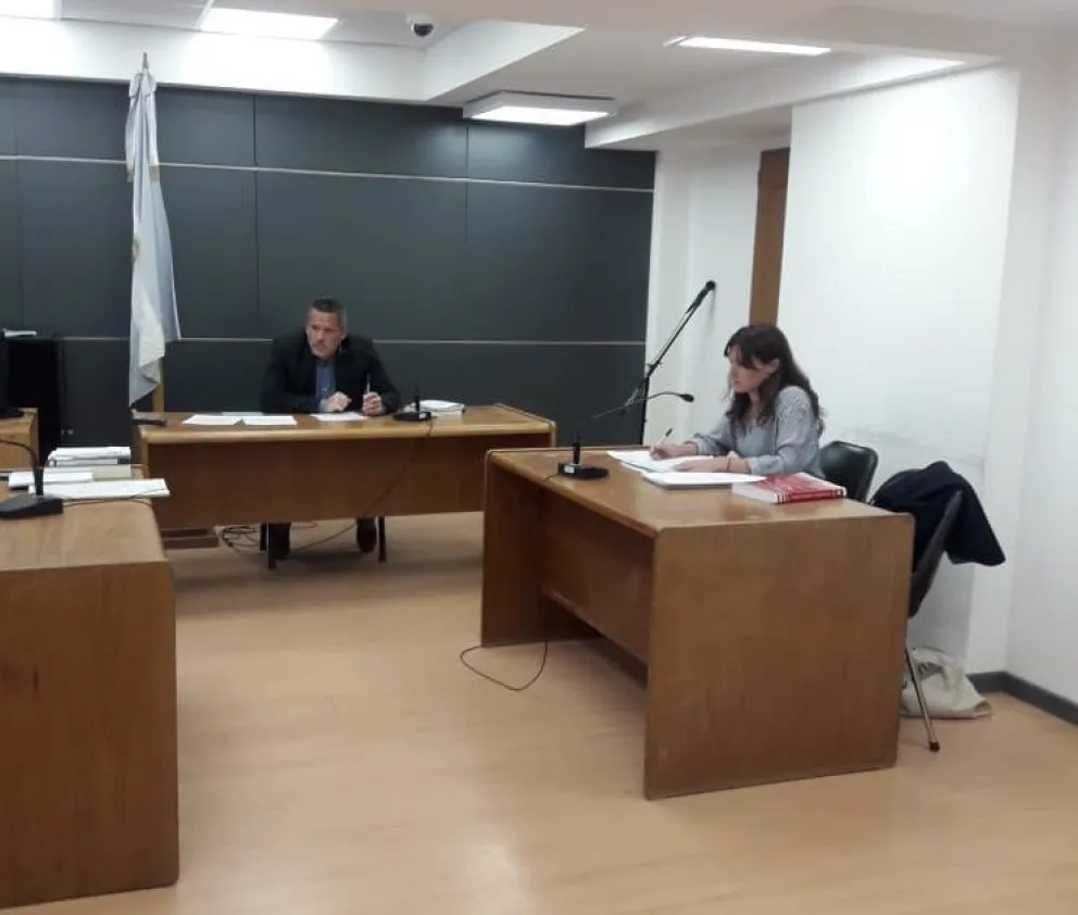 Imputaron a dos personas por el robo a una pollería e impusieron preventiva al hombre