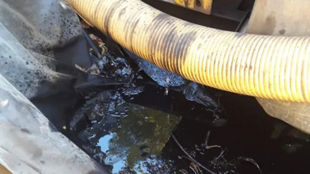 Denuncian un nuevo derrame en el río Limay
