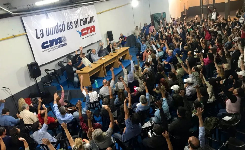 Convocan a un paro general para el 30 de abril