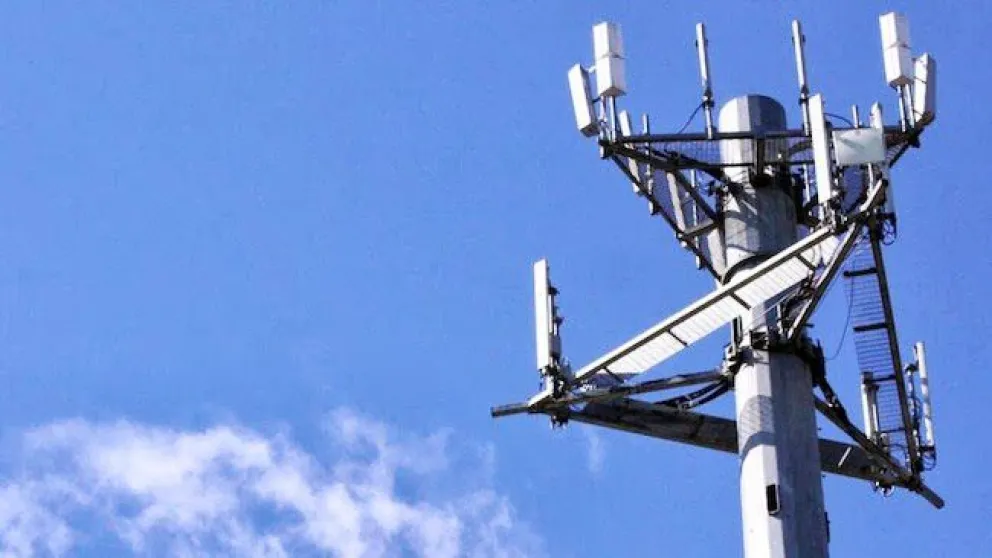 Telefónica se niega a pagar una deuda de más de $5 millones y cortó los servicios al municipio