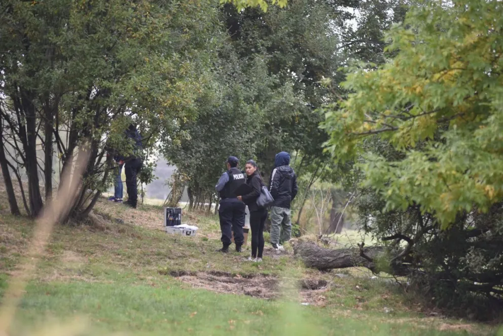 Investigarán el teléfono del hombre que fue hallado sin vida en un baldío