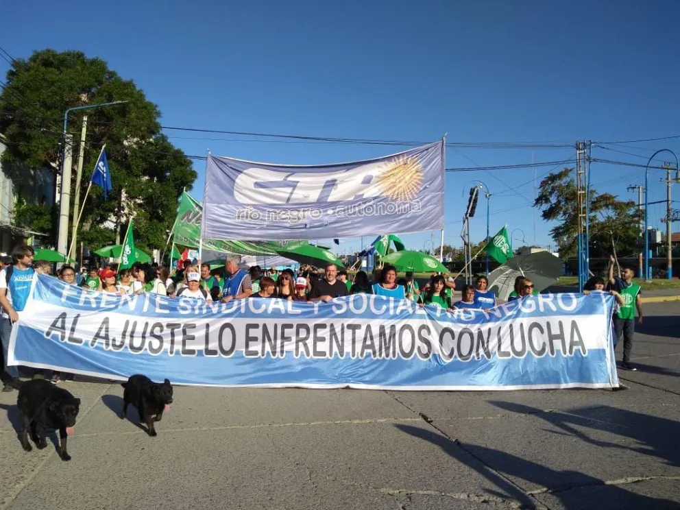 Estatales y docentes confirmaron su adhesión al paro del 30 de abril