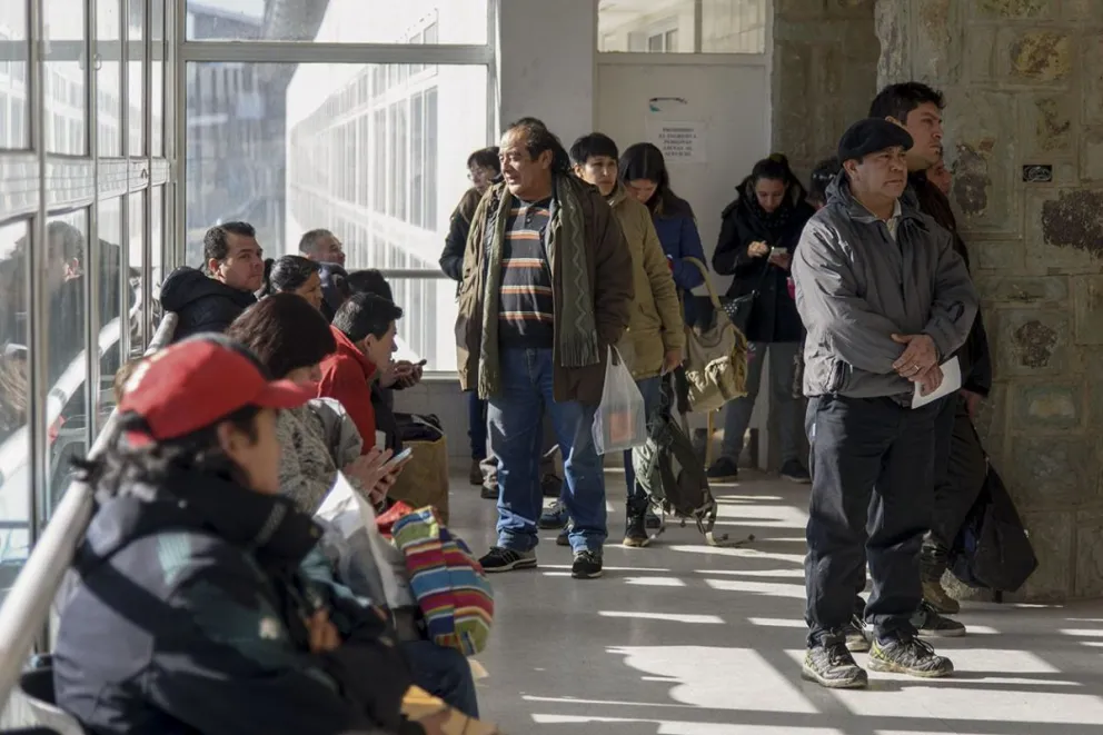 Hay personas que cobran para sacar turnos con distintos especialistas. 