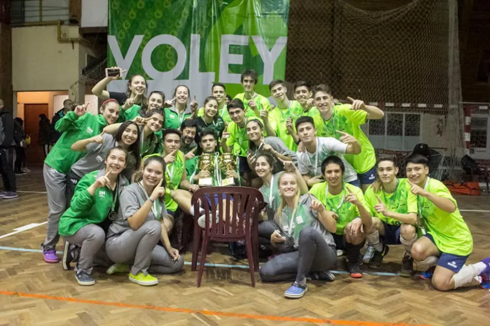El voley fue oro en las dos ramas. Gran festejo en Bariloche.