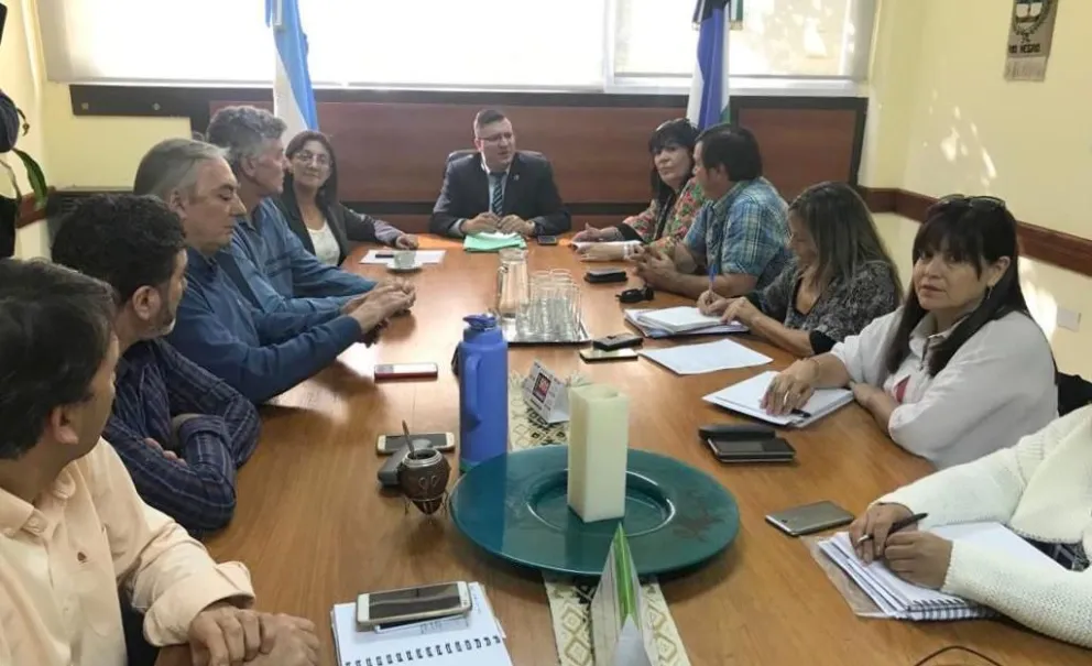 Paritaria docente: El gobierno ofrece adelantar el pase de sumas fijas a remunerativas