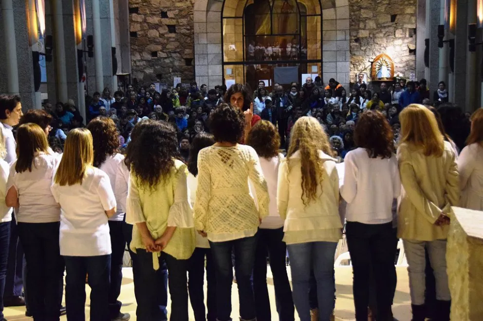 Este sábado, los coros le cantan a Bariloche