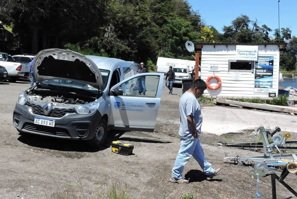 El empleado municipal a quien se le cayó la camioneta al lago deberá pagar $70 mil