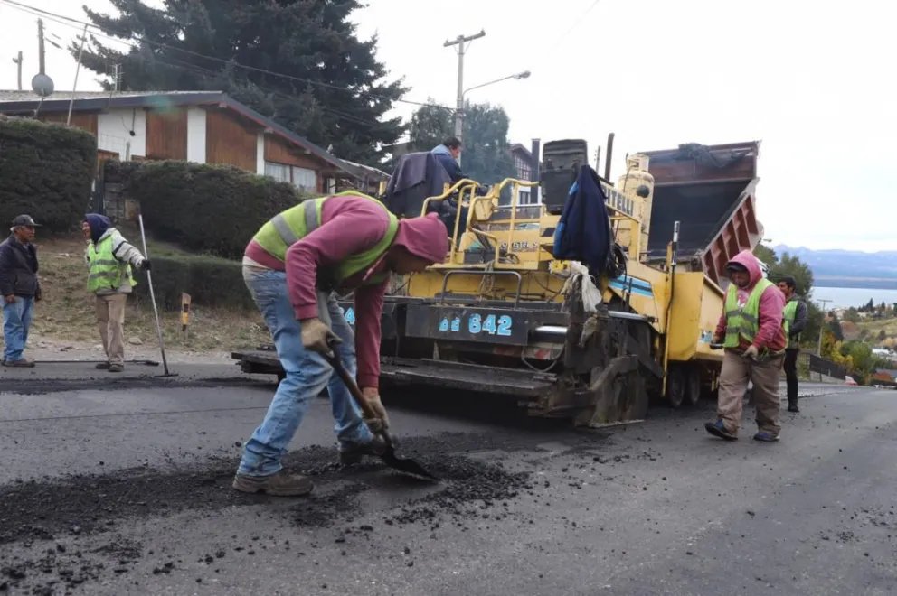 Siguen avanzando con el nuevo asfalto de Pasaje Gutiérrez