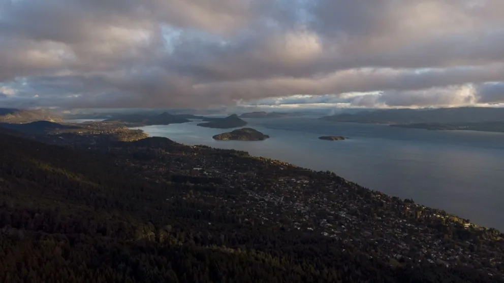 En el caso del ingreso al Parque Nacional Nahuel Huapi el costo aumenta de $400 a $1.300 para extranjeros, mientras que para residentes argentinos, será de $180 a $230.