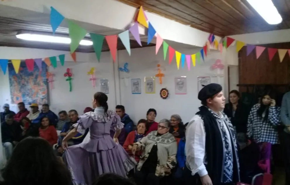 El Club de Día celebró sus 3 años con música y baile