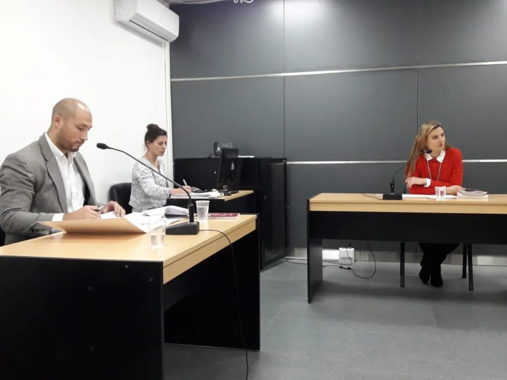 Imputaron a un hombre por robo agravado a dos adolescentes