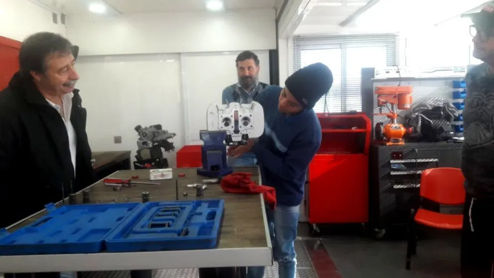 Capacitación laboral para los rionegrinos en aulas-talleres móviles