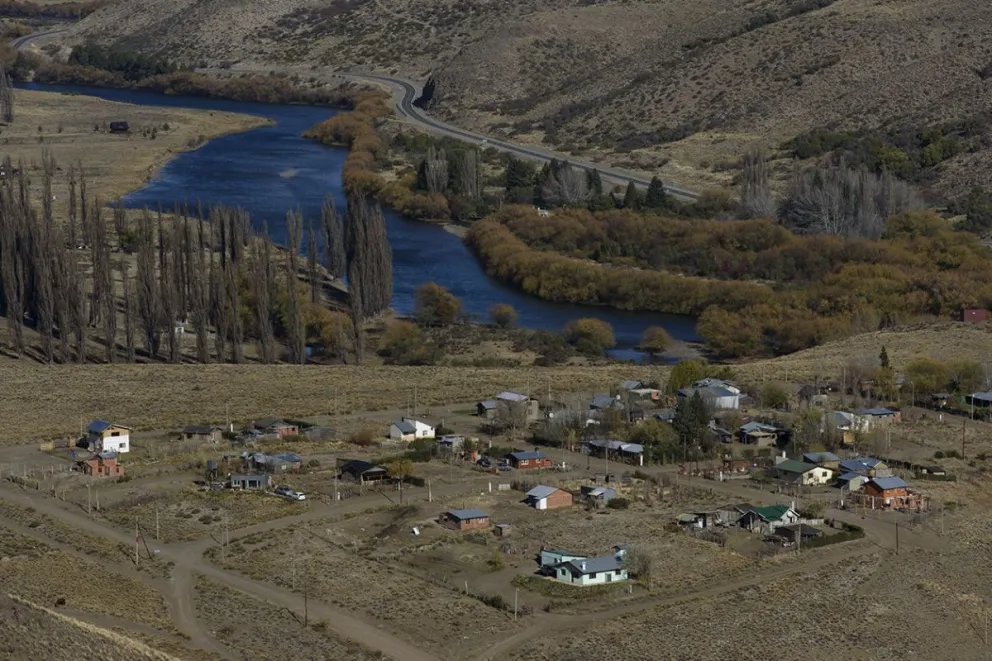 El pueblo está ubicado a menos de 40 kilómetros de Bariloche y tiene un ritmo de vida totalmente distinto.