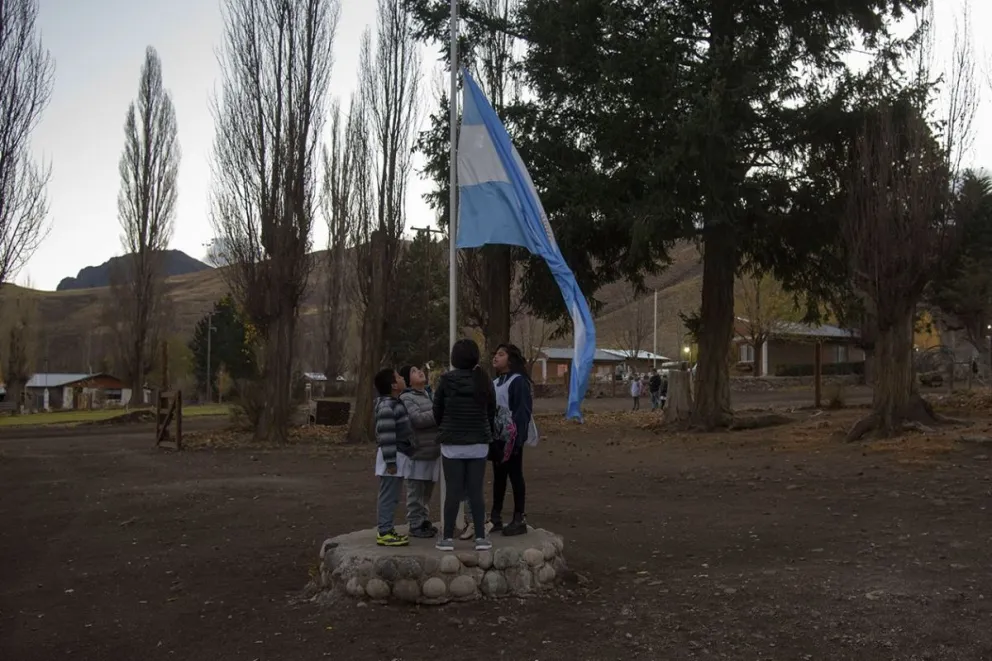La escuela se creó en 1941 gracias a la donación de tierras de Lucio Llanquín. 