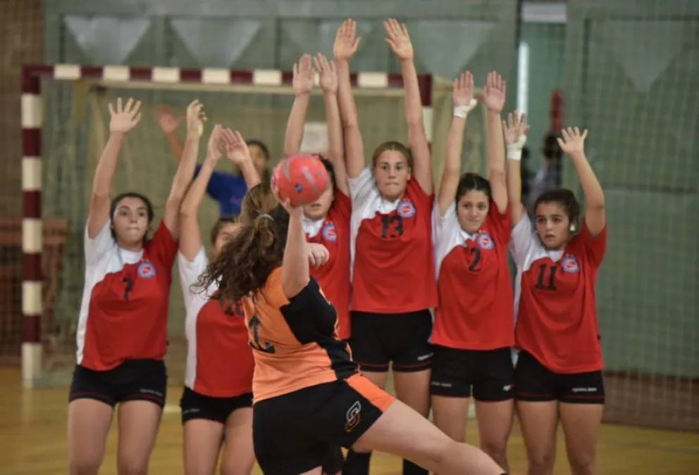 En damas hay presencia de 16 equipos y un gran nivel.
