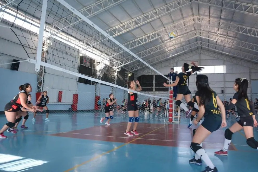 El vóley de Bariloche sigue exhibiendo buen juego y atractivos partidos