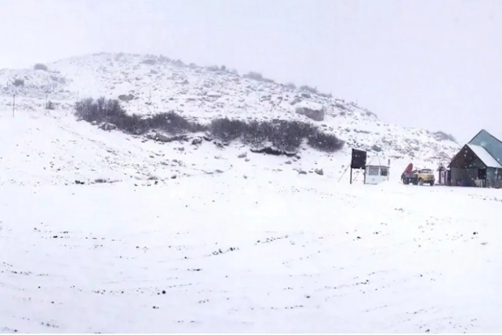Con la primera nevada, crecen las expectativas por la temporada en Bariloche