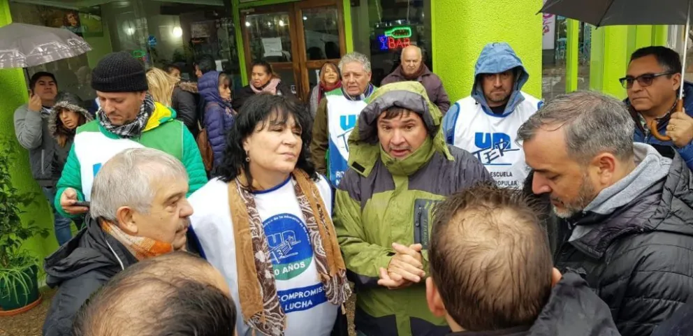 Estatales y docentes demandan como mínimo un 12% de aumento trimestral