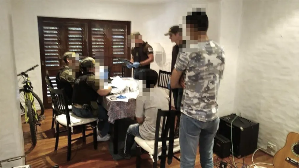 El allanamiento realizado en la casa del pedriatra.