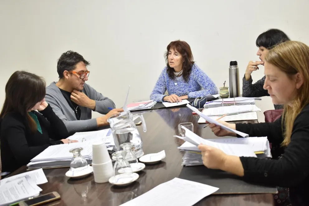 Avanza la regulación de lomos de burro en calles de ripio