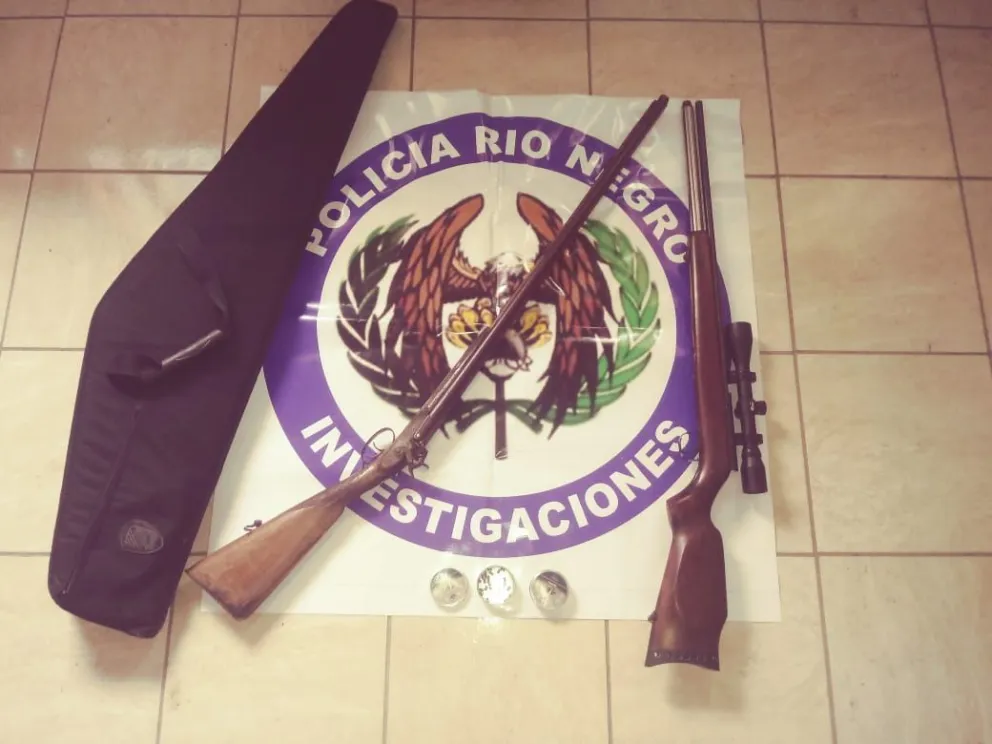 En un allanamiento encontraron un arma de fuego y un aire comprimido