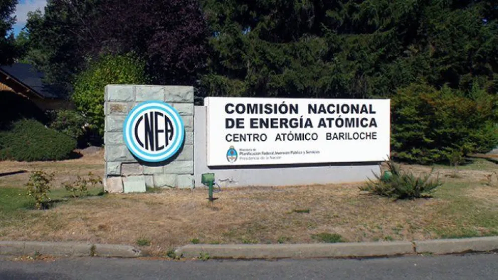 Investigadores del Centro Atómico diseñan un sistema para testear la eficiencia de barbijos y tapa bocas