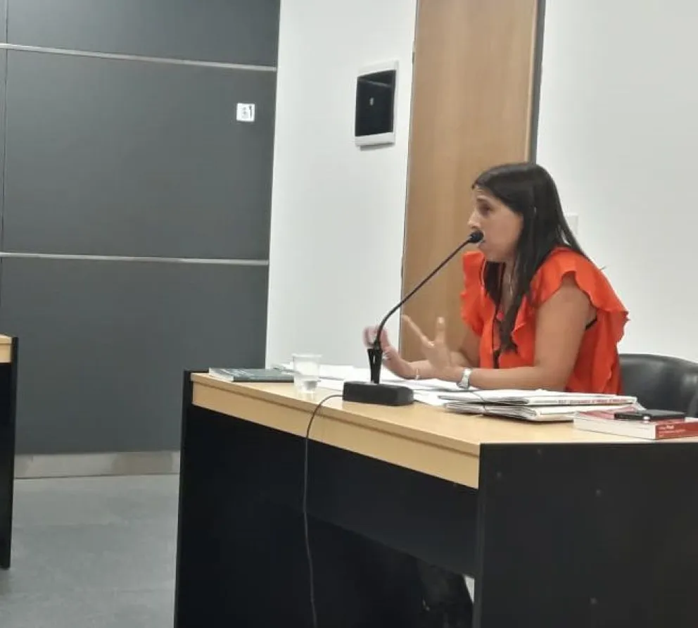 Imputaron a un policía que golpeó a su esposa delante de su pequeña hija