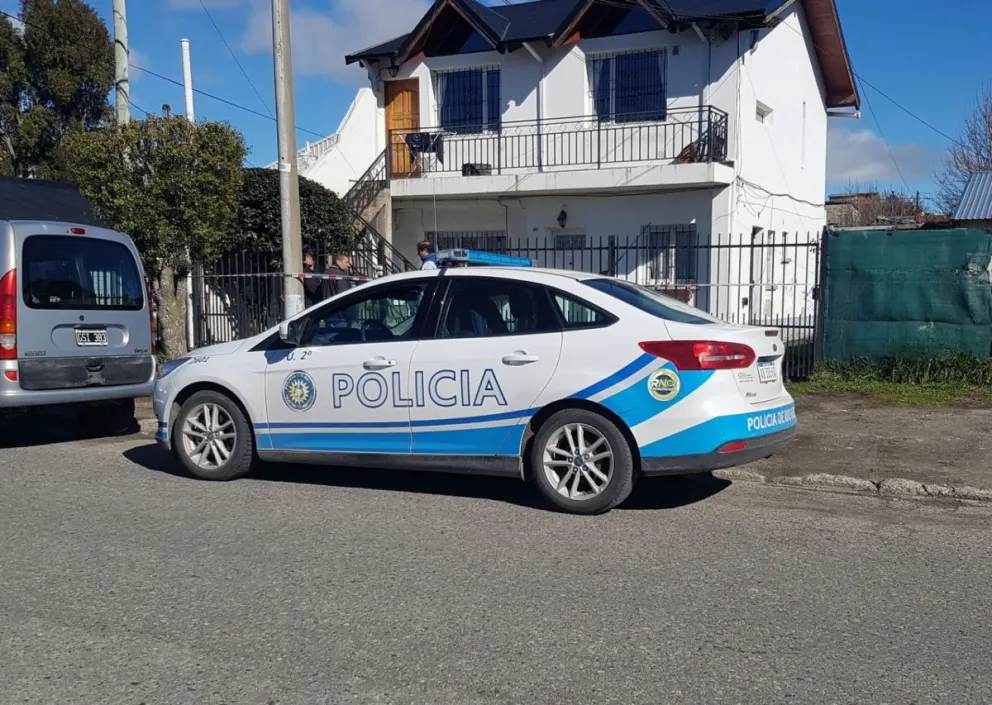 Disturbios en un hostel por el robo de un celular, terminaron con un joven detenido