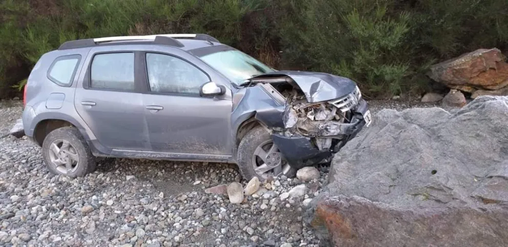 Por el hielo, una camioneta despistó y terminó en la playa